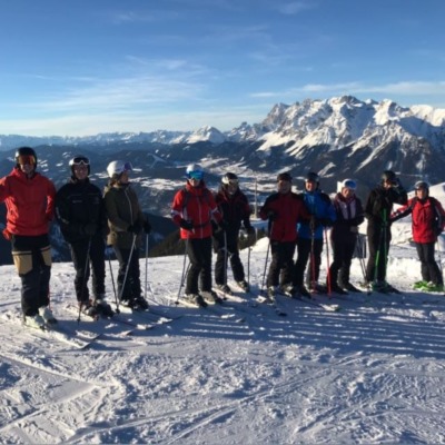 Gruppe Schifahrer*innen